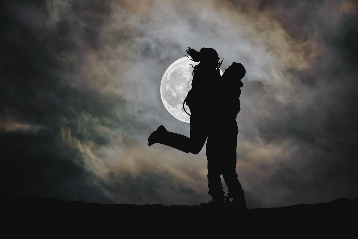 Love Moon Silhouette Couple Night  - AlemCoksa / Pixabay