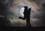 Love Moon Silhouette Couple Night  - AlemCoksa / Pixabay